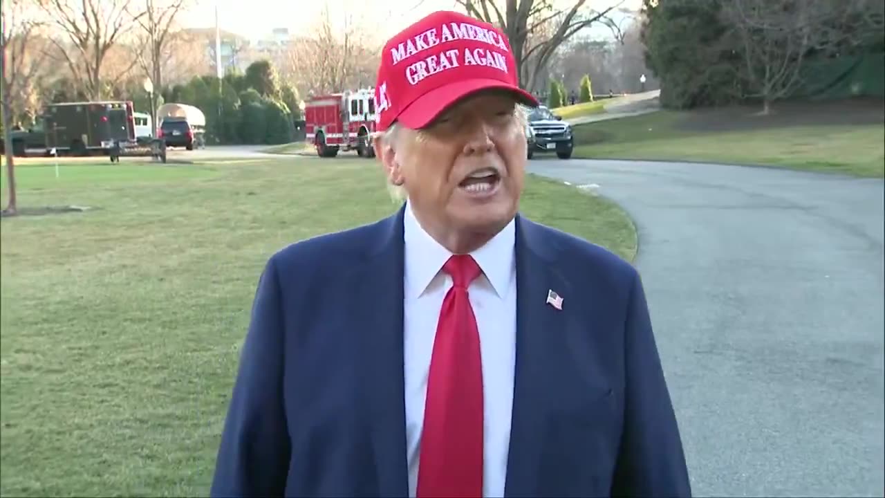 🚨🔥Trump speaks to the press on the South Lawn of the White House