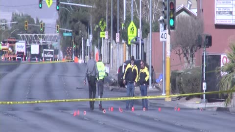 Car fled traffic stop, fatally hit bicyclist before crashing, Las Vegas police say