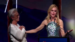 Nicole Kidman tearfully dedicates award to late mother