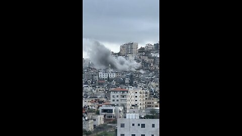 اللحظات الأولى بعد تفجير الاحتلال منزلاً في مخيم جنين.