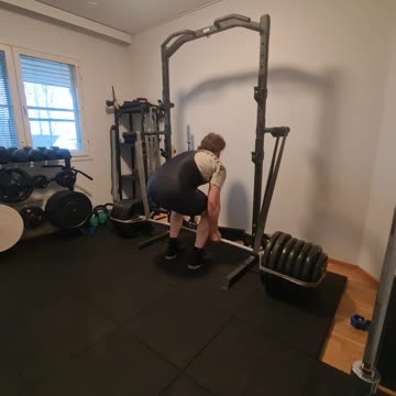 Deadlift with bands 300kg