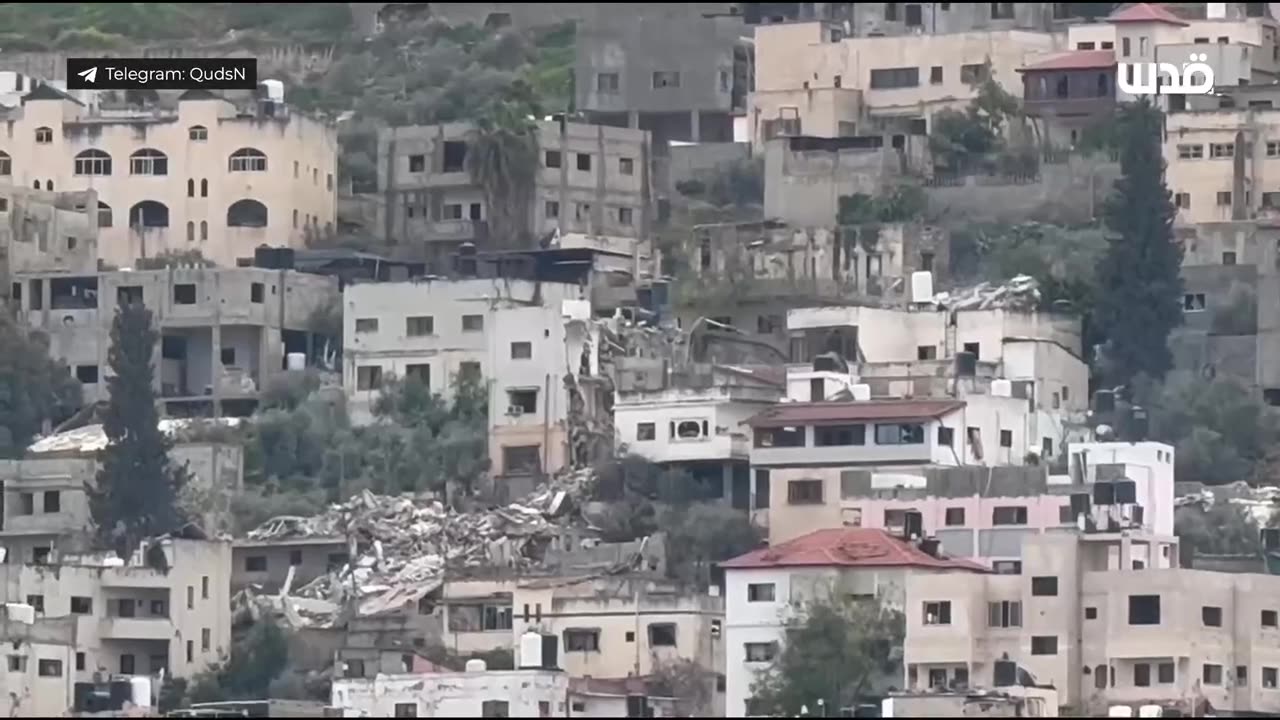 Palestinian sources: IDF bulldozers destroyed several houses inside Jenin camp.