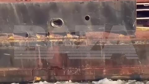 🌊🛳️ A bulk carrier carrying 3,000 tons of corn began to sink in the Sea of ​​Azov.