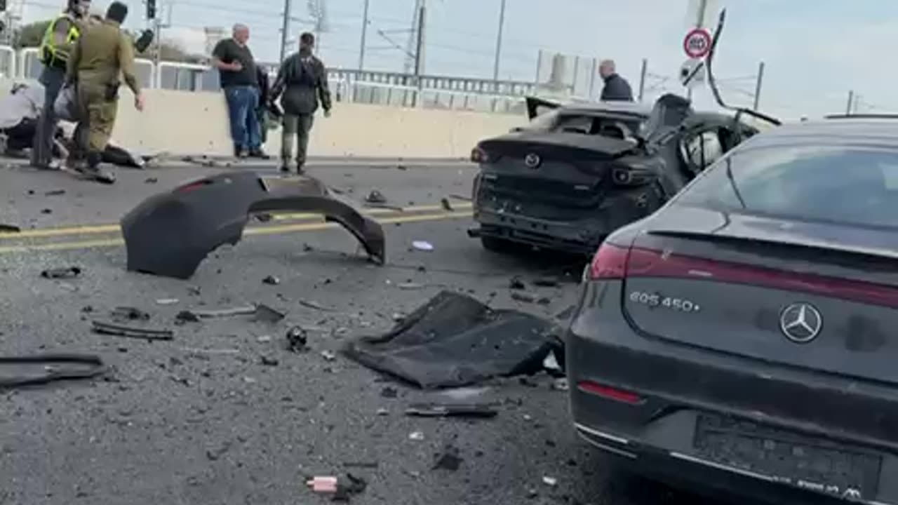 A car just exploded a few minutes ago in La Guardia, Tel Aviv - a very busy area.