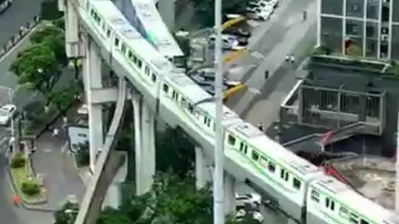 😍Metro Trains crossing in Chongqing, China