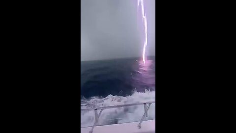 lightning 🌩️ in sea