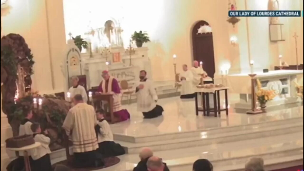 Video shows man charging at priest during prayer at Washington church