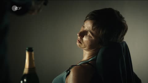 Inga Birkenfeld und Julia Koschitz - Am Ruder (2017) nackt