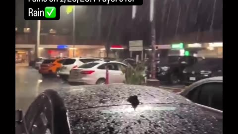 Rain In Los Angeles! 🌧️☔️ Many Prayers Are Answered! (Trump said send Water to LA Fires 🔥)