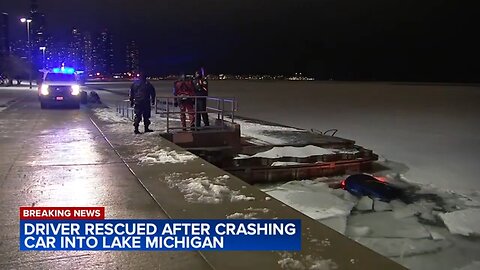 Car crashes into Lake Michigan near Grant Park_ Chicago fire officials say