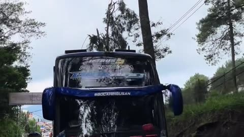 The bus horn sounded all the way