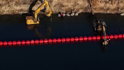 Texan authorities adding new set of buoys on the Rio Grande river by Eagle Pass