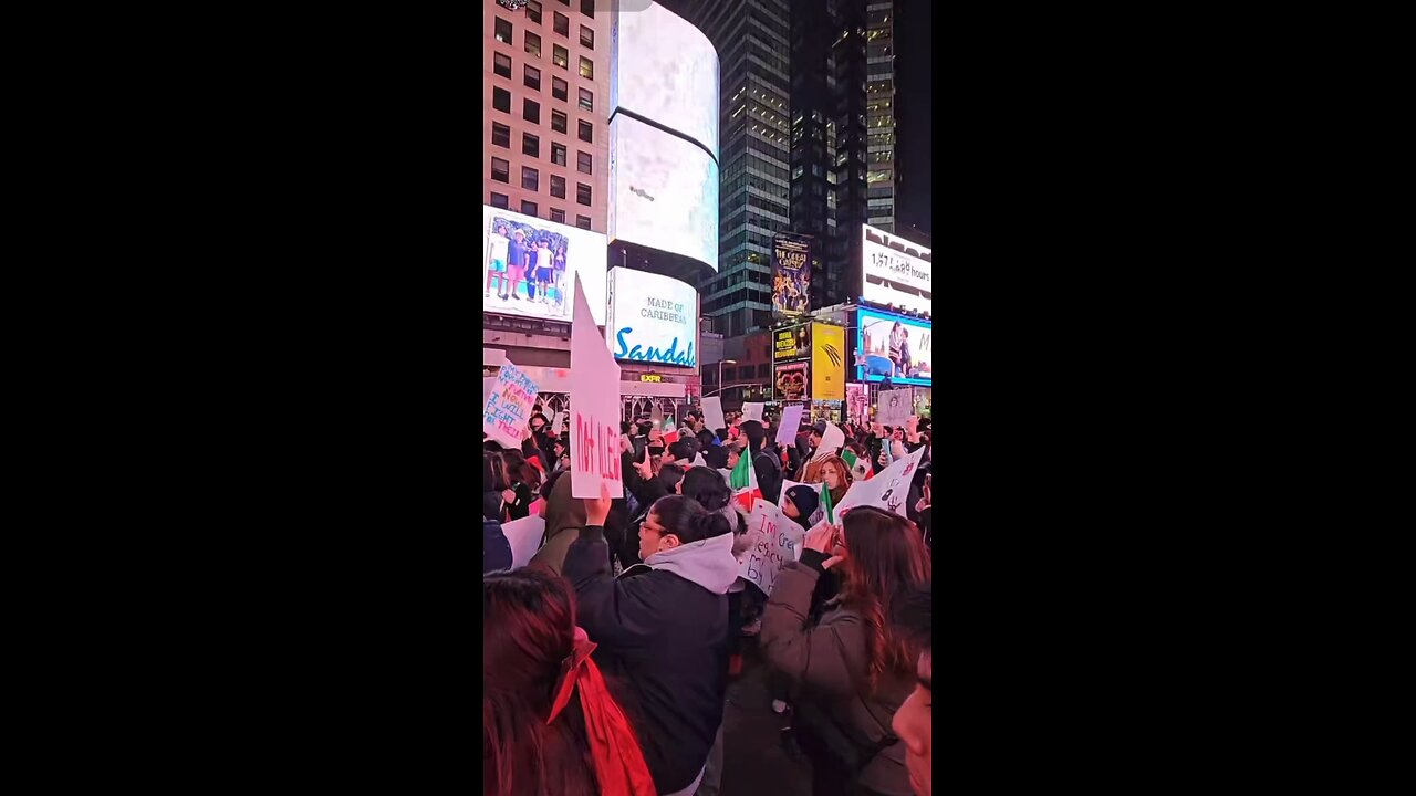 Migrantes defendiendo la libertad