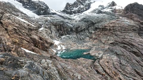 Getting up above the lagoon below the Maparaju peak