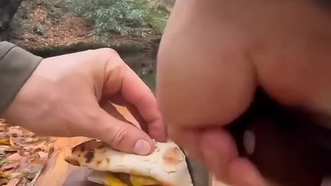 Flatbread_burger_in_the_forest🤤#cooking#outdoorcooking_#burger#asmrcooking#asmr#food_#trending#viral