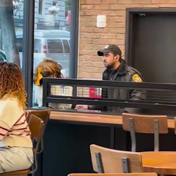 NEW: Los Angeles Taco Bell security guard smacks the