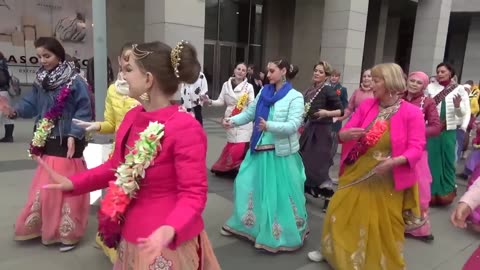 Hare Krishna Kirtan | Best Mind-calming Kirtan with Beautiful Girls Dancing