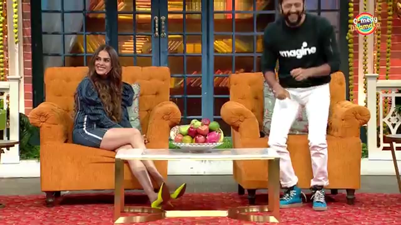 YEH KYA DE RAHA HAI MUJHE