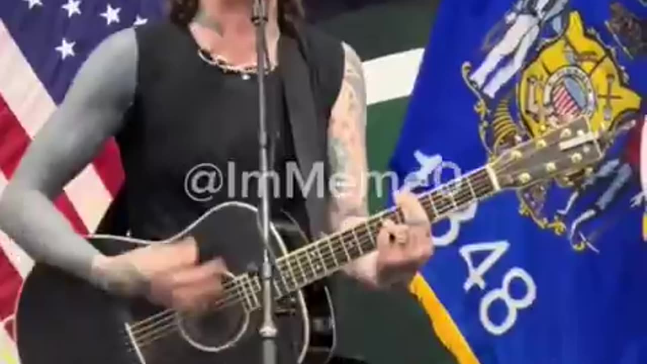 Bernie Sanders’ rally in Wisconsin featured a transgender artist singing