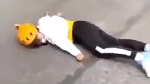 Food Delivery Driver Collapses With Uncontrollable Seizures