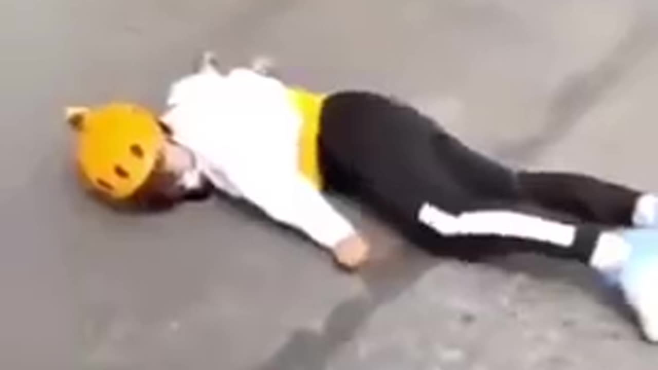 Food Delivery Driver Collapses With Uncontrollable Seizures