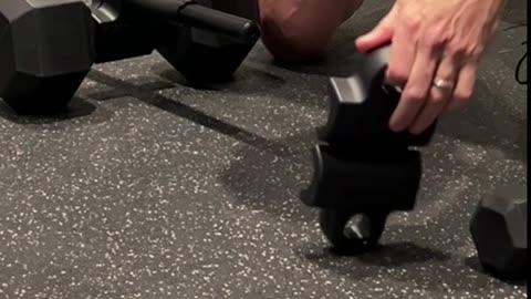 No Plates at Home? No Problem! 🏋️‍♂️ Convert Dumbbells with Dualbell #dumbbell Converters