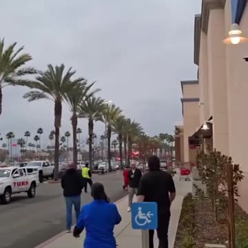 Video shows thief running out of Best Buy with two cash registers