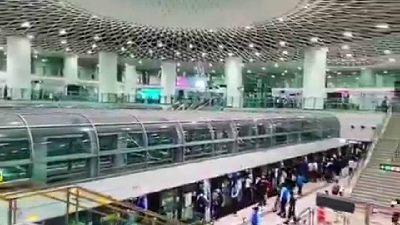 This is a Chinese subway. Is there some reason why the subways can’t look like this in NYC?