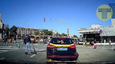 Un ladrón roba el bolso a una taxista en Barcelona