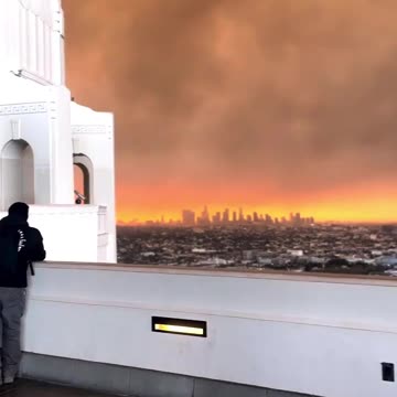 View of the fire in Los Angeles from the Griffith Observatory