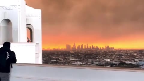 View of the fire in Los Angeles from the Griffith Observatory