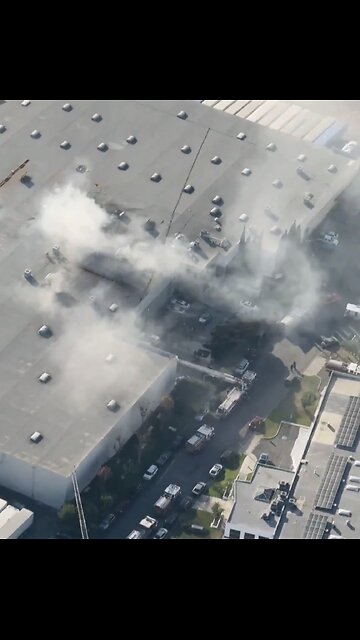 SMALL PLANE CRASH🛩️💥🏭🔥🚒INTO WAREHOUSE BUILDING ROOF🛩️🔥🏭🚑💫