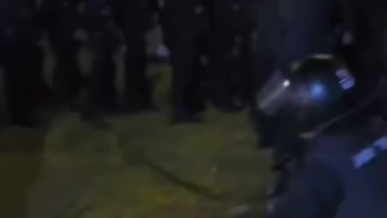 Protesters set Fire against Romanian Police