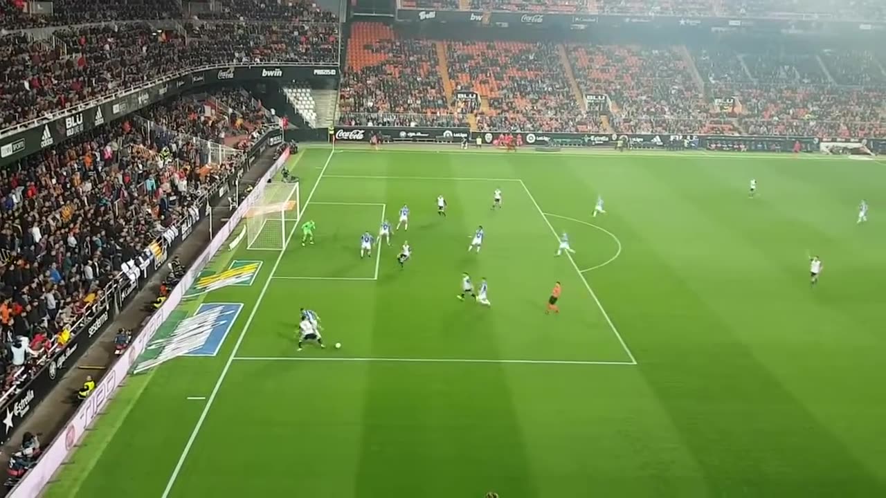 Perfect crossing in football. Valencia CF