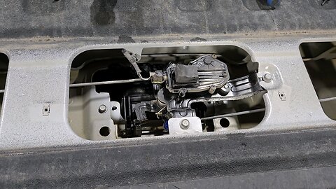 2017 GMC Sierra tailgate lock actuator