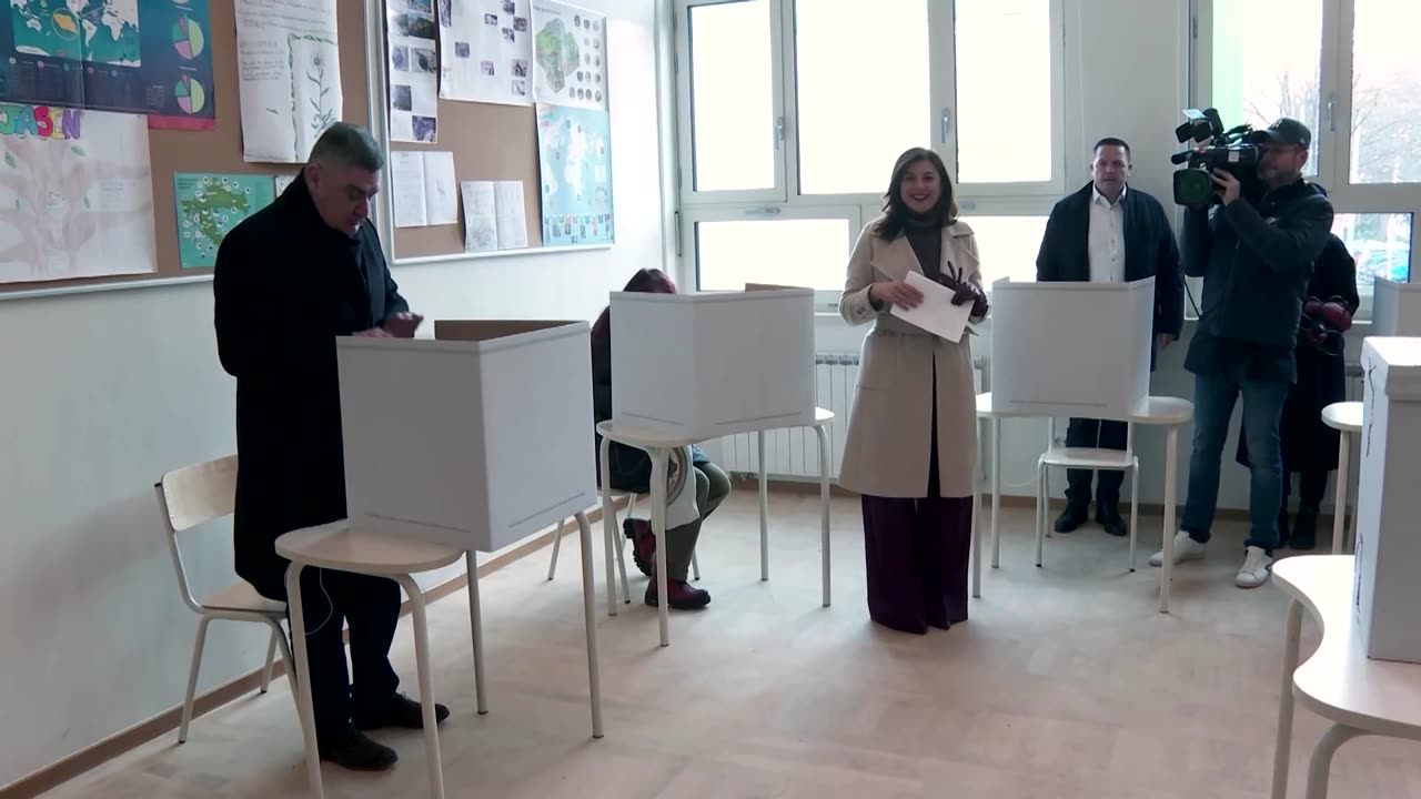 Incumbent Croatian president votes in presidential election