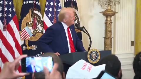 Trump thanks Jewish Pfizer CEO saying he's "One of the great businessman" & then crowd boos loudly