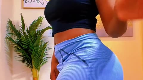 This Knows How to work her ridiculously ass!!