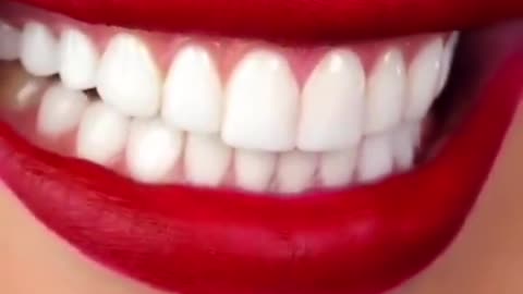Brush Your Teeth With Banana Peel To Whiten Your Teeth Naturally