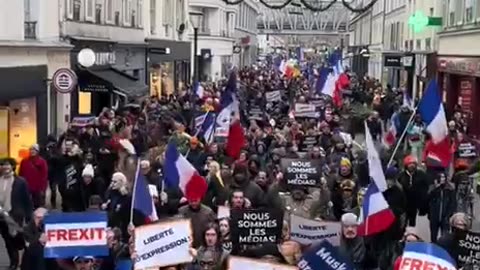 France is on strike! “Macron stop the war!” is the call of the people.