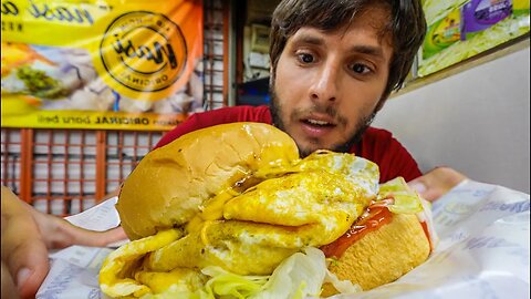 Malaysia INSANE 1£ Burger-Omelette 🇲🇾 Ramly Burger!