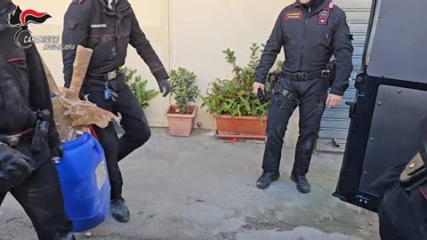 Reggio Calabria - SEQUESTRO DI ARMI ED ESPLOSIVI NEL QUARTIERE ARGHILLA' (28.01.25)