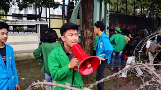 Students protest against president's spending cuts in Indonesia