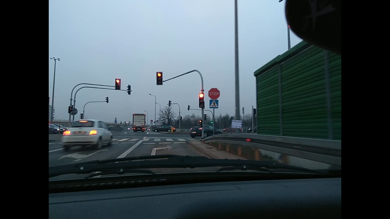 Wjazd na skrzyżowanie na czerwonym świetle