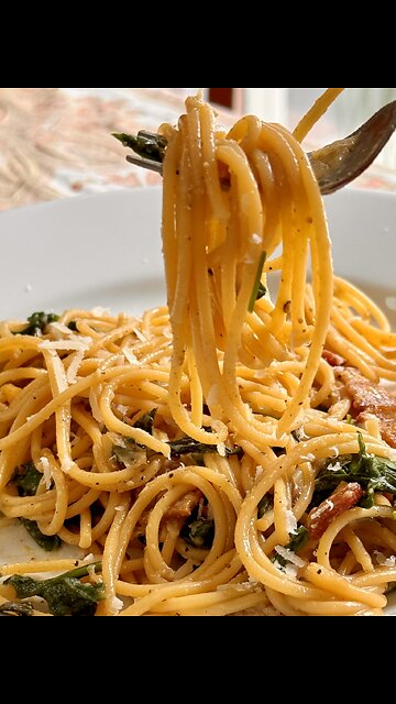 One Pan Bacon & Egg Spaghetti- Easy Weeknight Dinner!