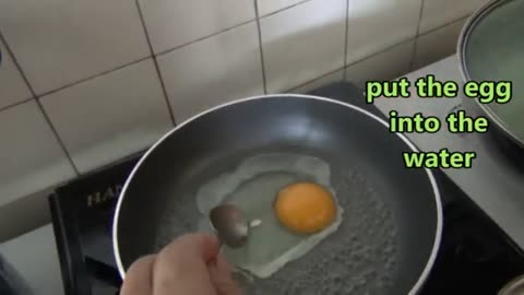 Tutorial How To Fry egg using water.