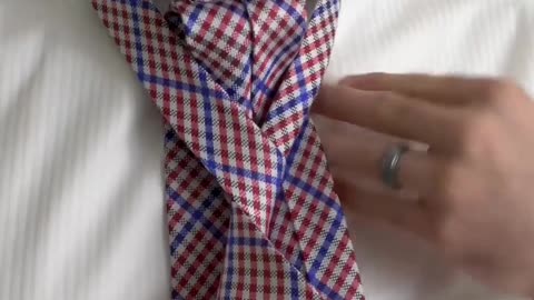 How to Tie The Four-in-hand Knot in 60 seconds