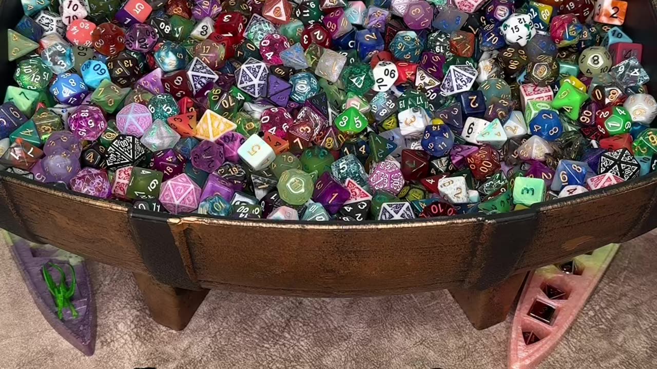 1 scoop for Patrick D! #16140 #onelinkatatimeshop #dice #scoops #dnd #rpg