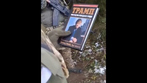 UKRAINE SOLDIERS🇺🇦💂‍♀️📕📸BURN TRUMP BOOKS THE ART OF THE DEAL🇺🇸📚🔥💫