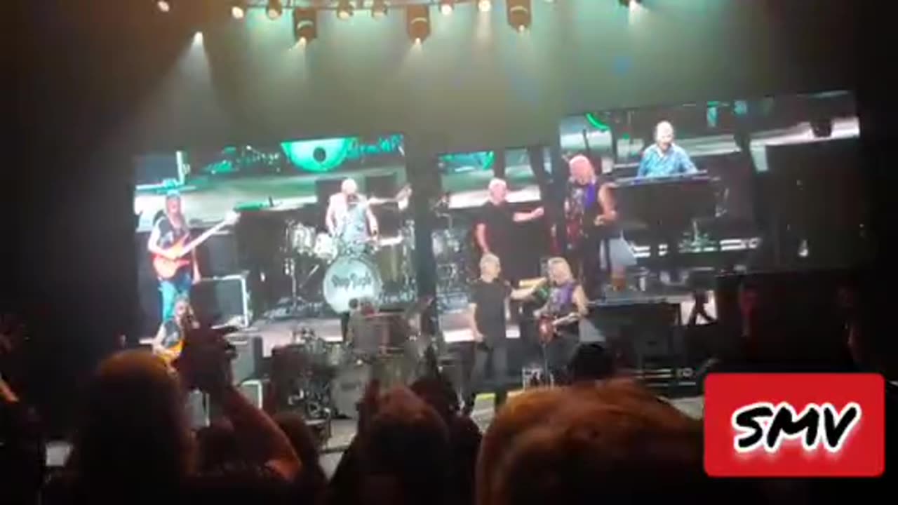 #ShittyMillennialVideos 📱📹🎬 Deep Purple 💜 - Smoke/Water 🚬🤽 @ Keller Aud Portland, OR 09/10/2019